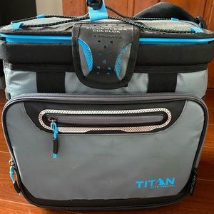 Titan deep freeze cooler bag